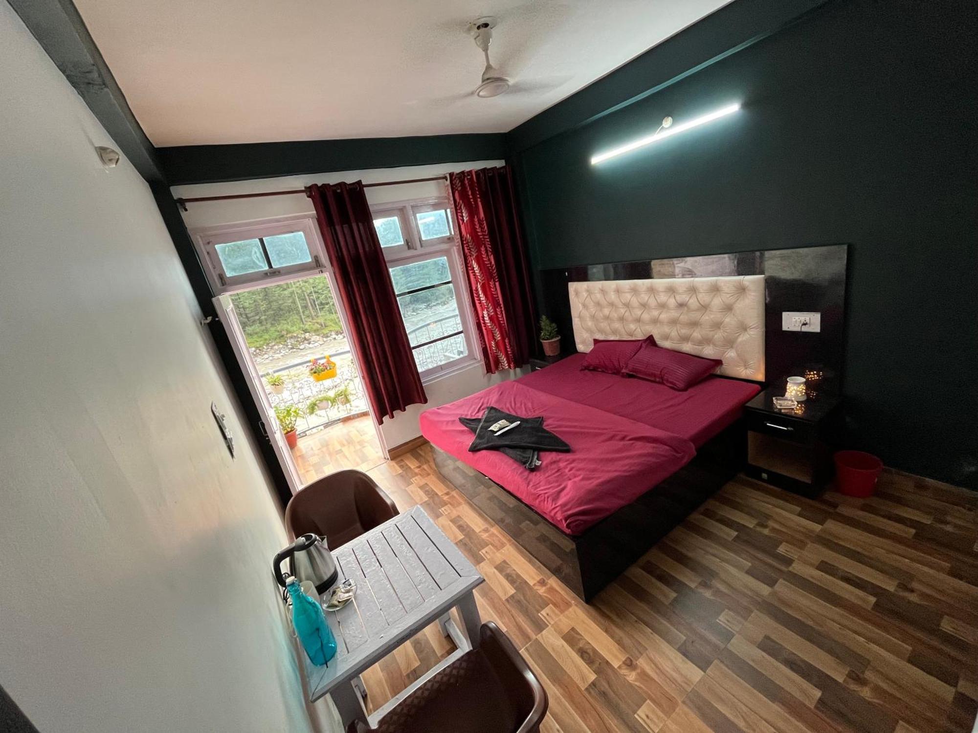 Shanti Cafe & Hostels Касоль Екстер'єр фото